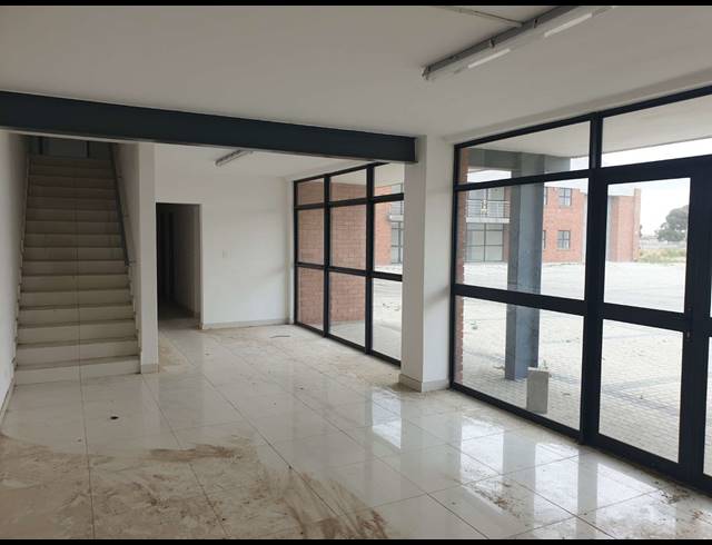 2,290M² WAREHOUSE FOR SALE IN KILLARNEY GARDENS